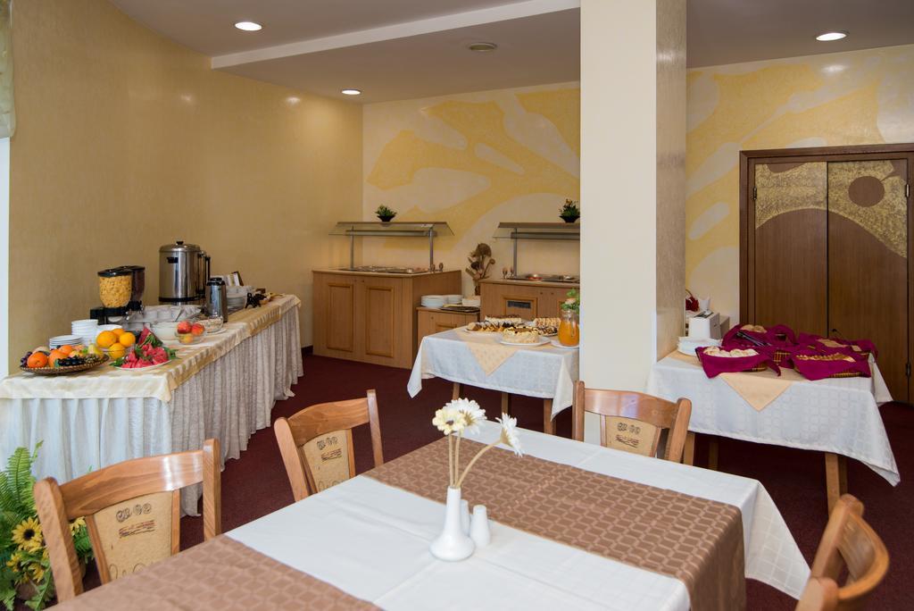 Atlant Hotel Saints Constantine and Helena Екстер'єр фото